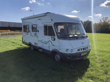 Hymer B574 met Airco, Vast bed en Hefbed 5 persoons, 2.8 Turbo